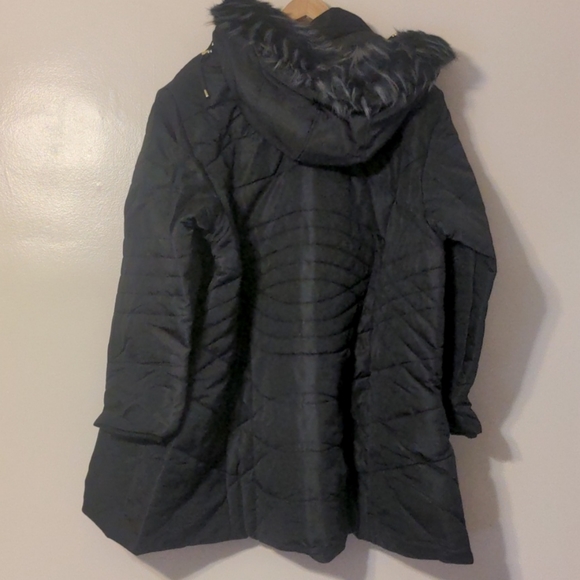Avenue plus size puffer Wave quilt in black - Picture 6 of 7